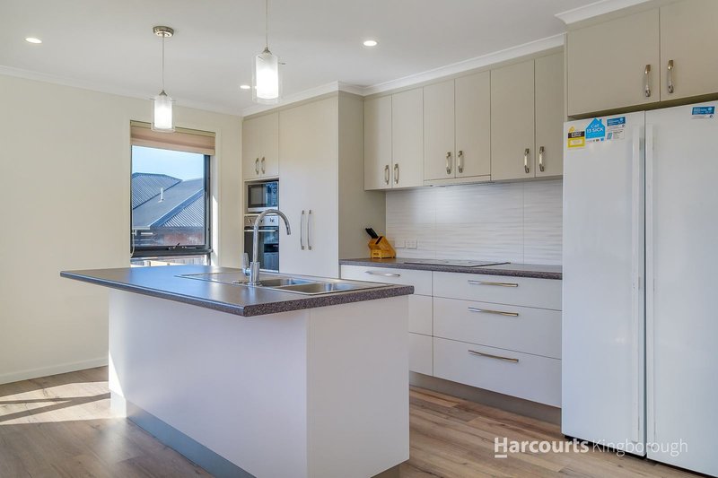 Photo - 13 Kingsgate Circle, Huntingfield TAS 7055 - Image 6