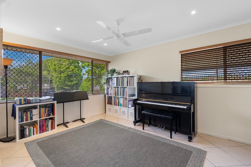 Photo - 13 Kingsley Street, Rochedale South QLD 4123 - Image 3