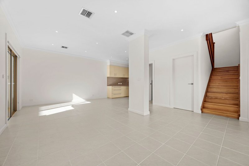 Photo - 13 Kinlock Street, Macleod VIC 3085 - Image 2