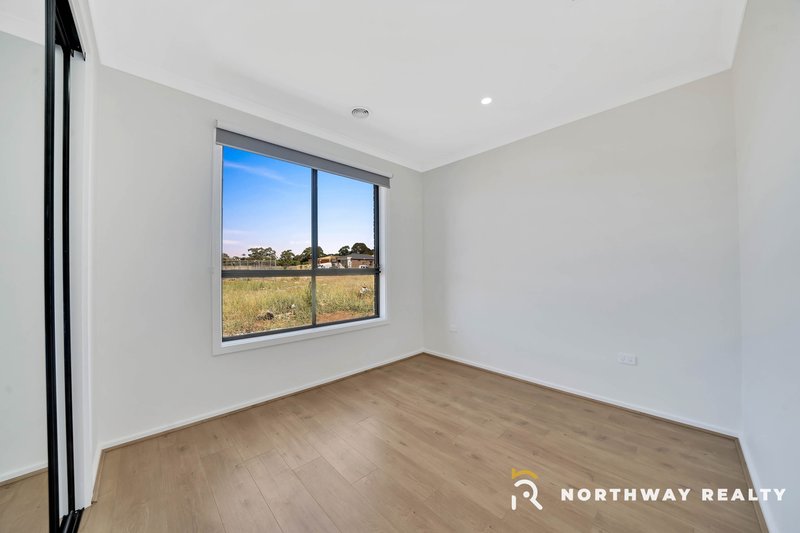 Photo - 13 Koora Drive, Sunbury VIC 3429 - Image 8