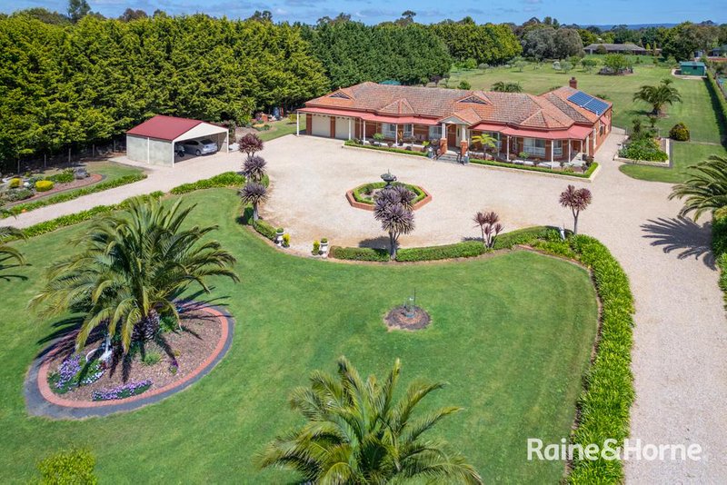 Photo - 13 Kumbari Court, New Gisborne VIC 3438 - Image 2