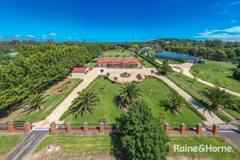 Photo - 13 Kumbari Court, New Gisborne VIC 3438 - Image 3