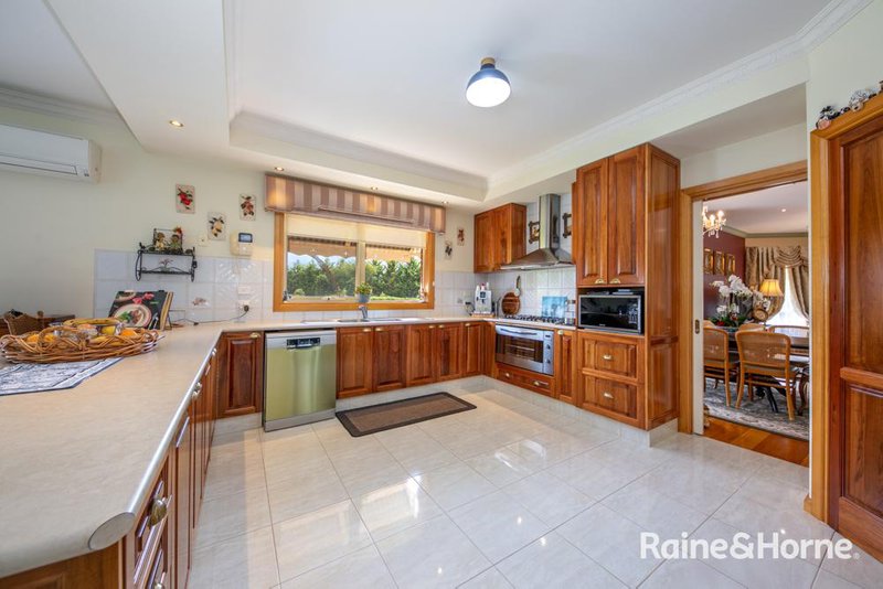 Photo - 13 Kumbari Court, New Gisborne VIC 3438 - Image 9