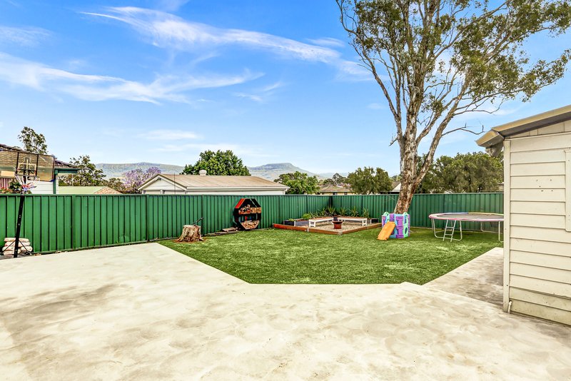 Photo - 13 Kurrawa Crescent, Koonawarra NSW 2530 - Image 8