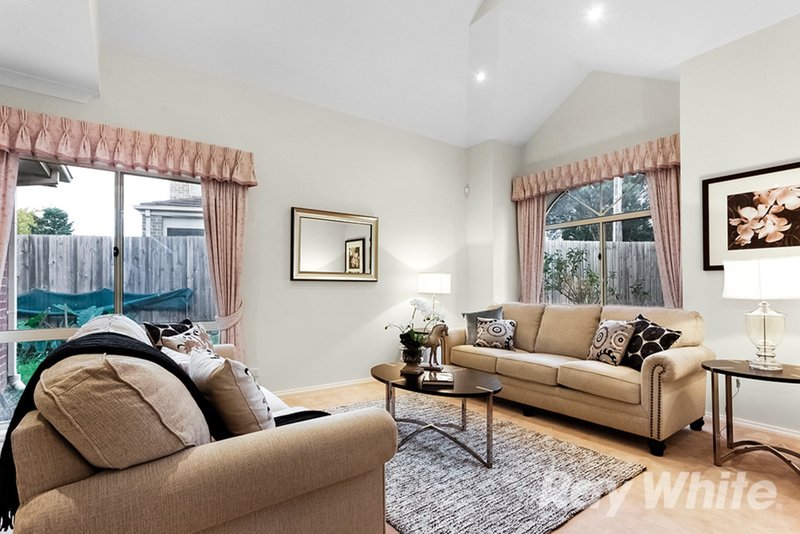 Photo - 1/3 Kwinana Street, Glen Waverley VIC 3150 - Image 3