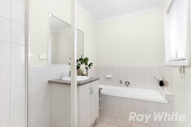 Photo - 1/3 Kwinana Street, Glen Waverley VIC 3150 - Image 9