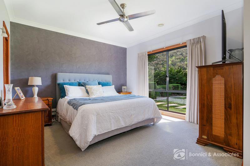 Photo - 13 Lambourn Drive, Wodonga VIC 3690 - Image 11