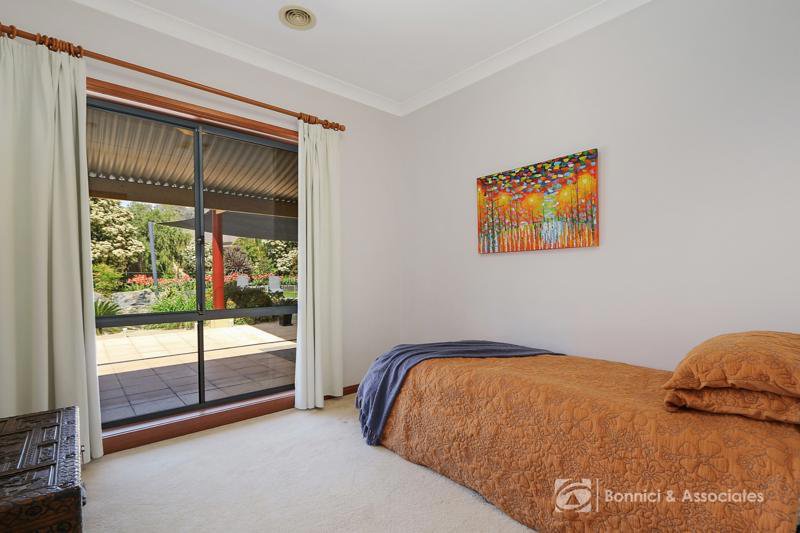 Photo - 13 Lambourn Drive, Wodonga VIC 3690 - Image 15