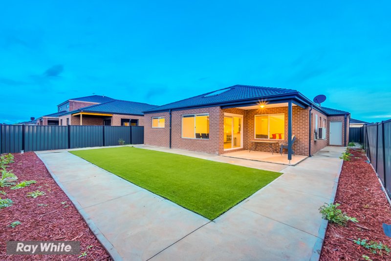 Photo - 13 Lamington Drive, Tarneit VIC 3029 - Image 14