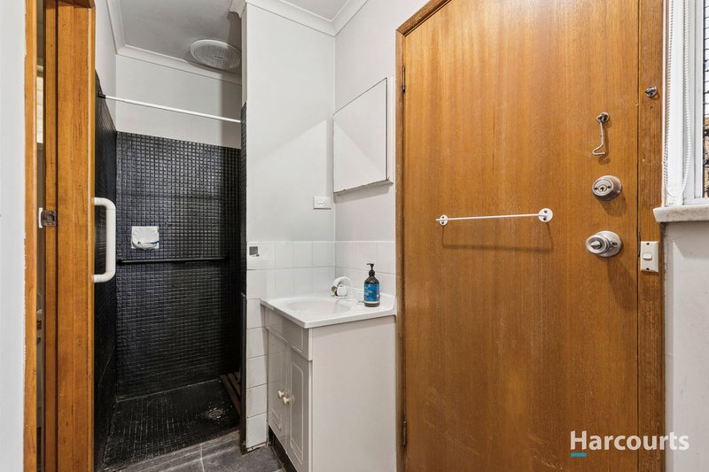 Photo - 1/3 Lancaster Avenue, Newcomb VIC 3219 - Image 5