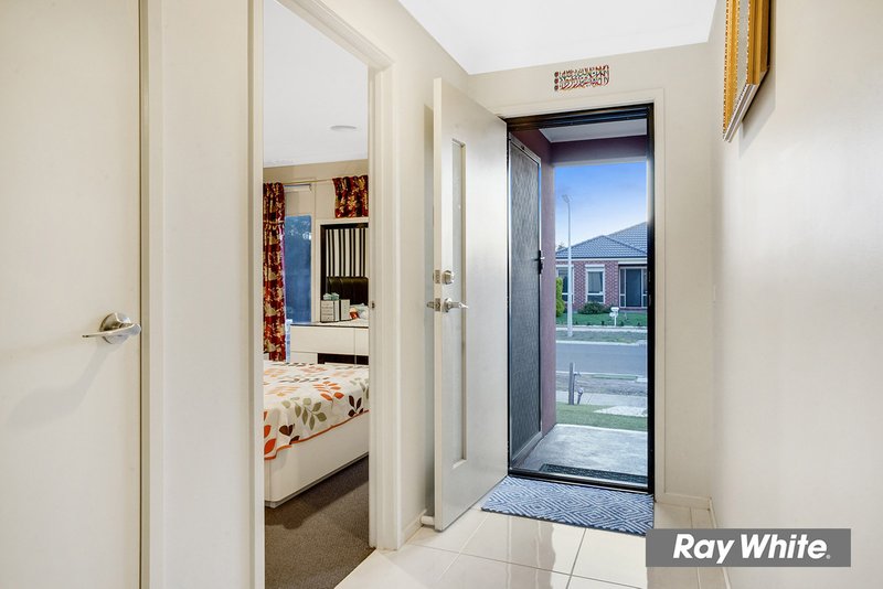 Photo - 13 Lancewood Road, Manor Lakes VIC 3024 - Image 3