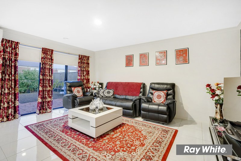 Photo - 13 Lancewood Road, Manor Lakes VIC 3024 - Image 4