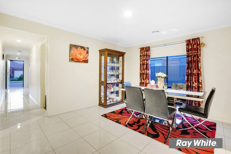 Photo - 13 Lancewood Road, Manor Lakes VIC 3024 - Image 7