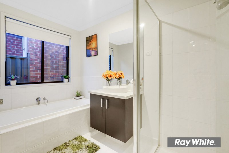 Photo - 13 Lancewood Road, Manor Lakes VIC 3024 - Image 12