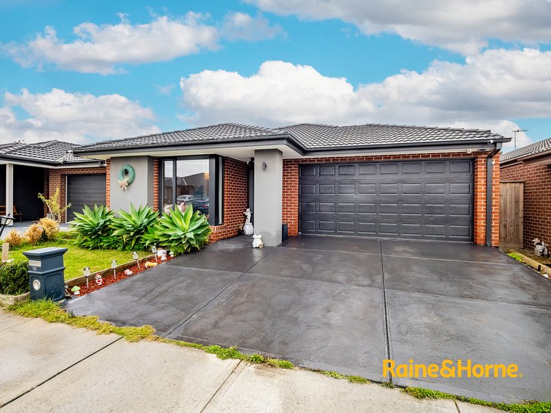 13 Landrace Way, Clyde North VIC 3978