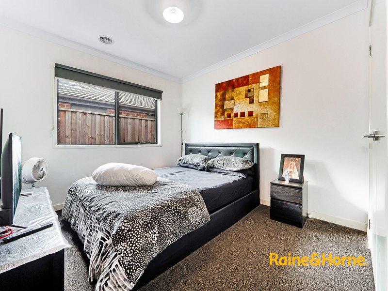 Photo - 13 Landrace Way, Clyde North VIC 3978 - Image 11