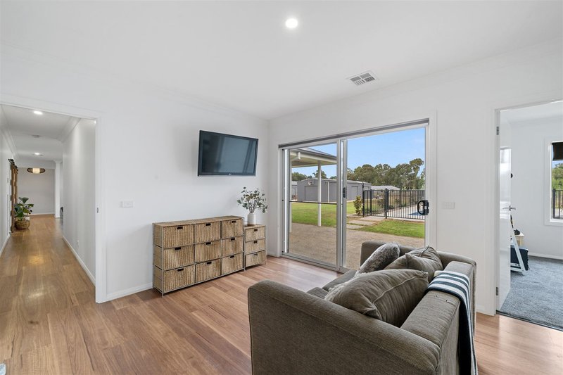 Photo - 13 Lang Place, Oxley VIC 3678 - Image 7