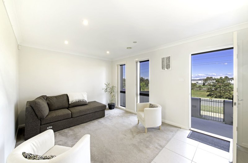 Photo - 13 Lansdown Crescent, Casey ACT 2913 - Image 3