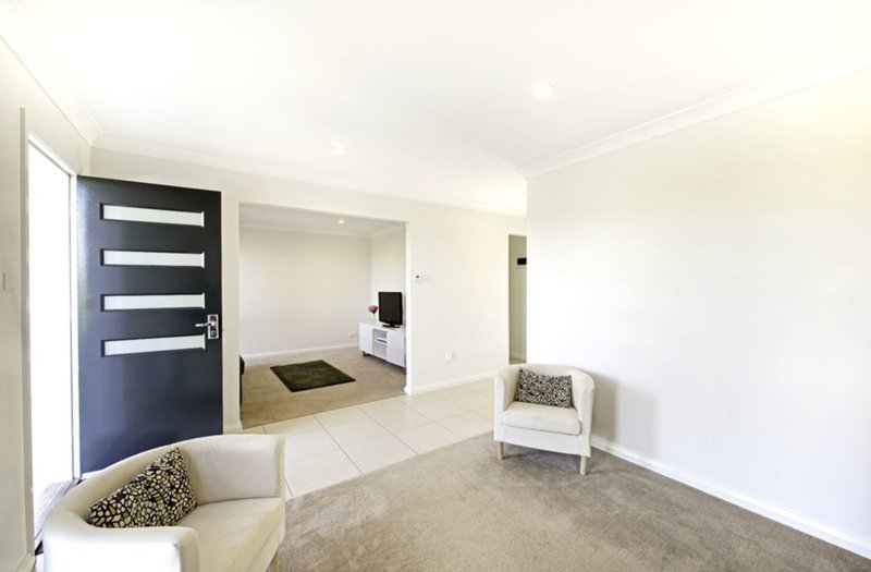 Photo - 13 Lansdown Crescent, Casey ACT 2913 - Image 10