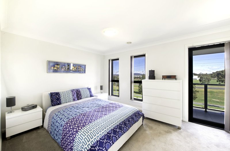 Photo - 13 Lansdown Crescent, Casey ACT 2913 - Image 11