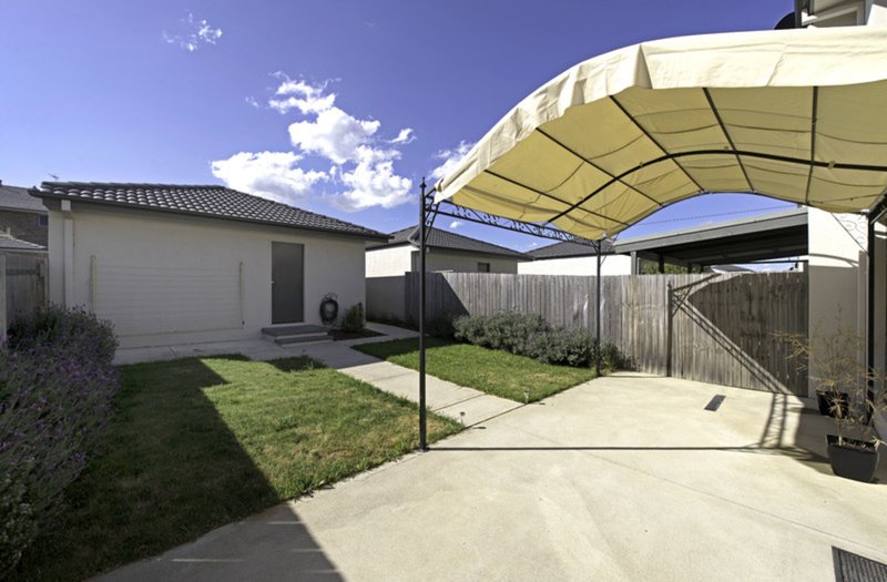 Photo - 13 Lansdown Crescent, Casey ACT 2913 - Image 18