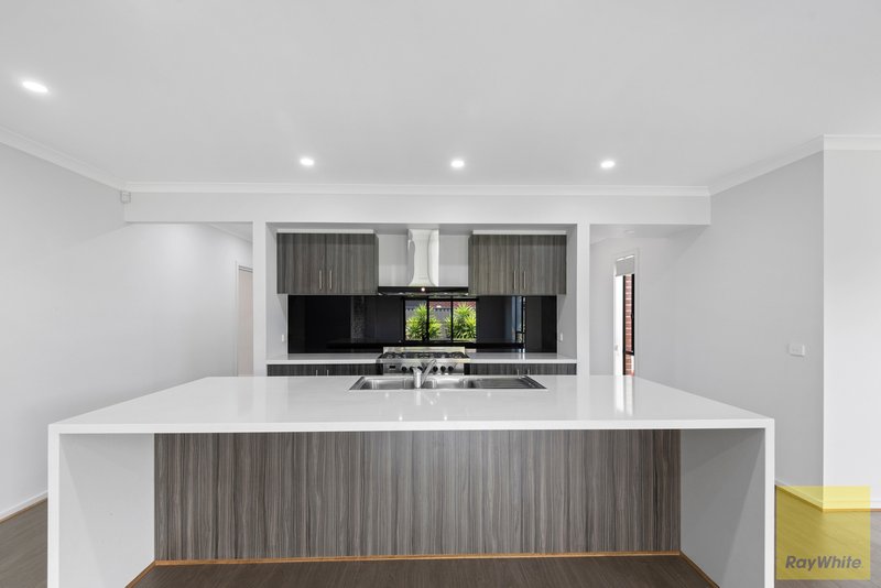 Photo - 13 Larissa Street, Tarneit VIC 3029 - Image 4