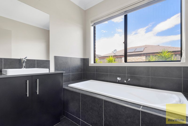 Photo - 13 Larissa Street, Tarneit VIC 3029 - Image 11
