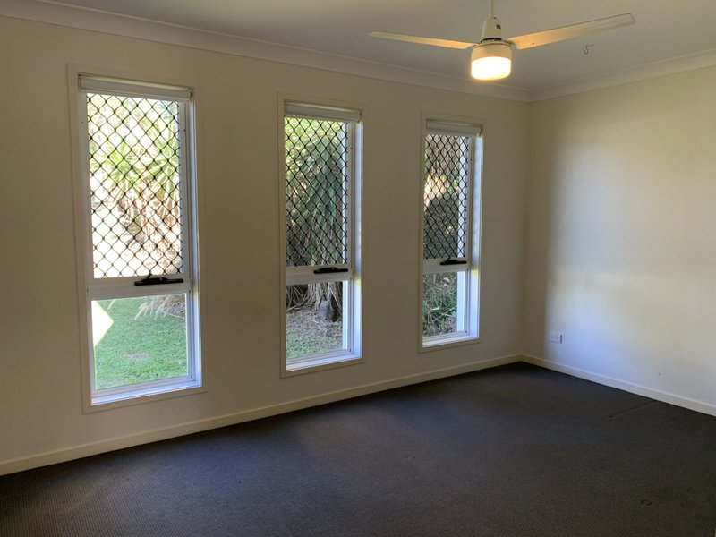 Photo - 13 Laughlen Chase, Pacific Pines QLD 4211 - Image 13