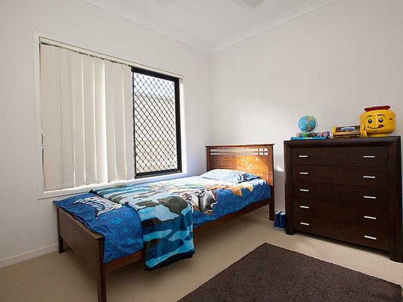 Photo - 13 Laura Place, Varsity Lakes QLD 4227 - Image 8