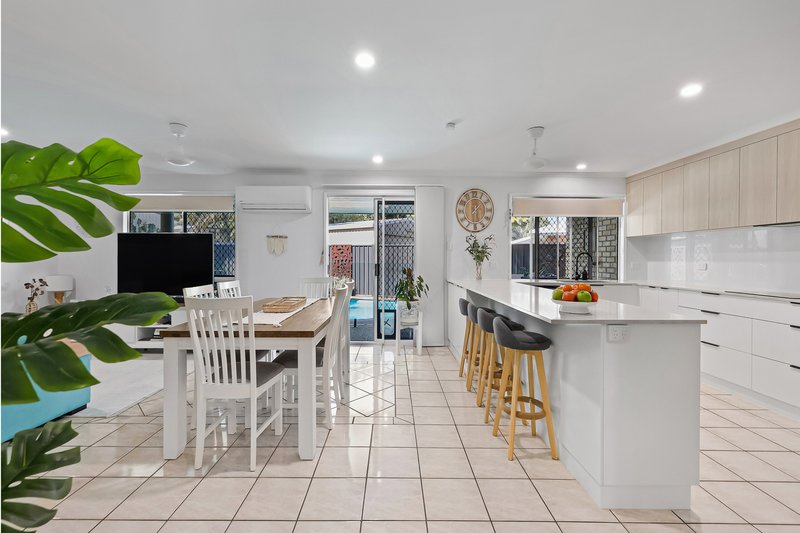 Photo - 13 Leister Court, Bucasia QLD 4750 - Image 4