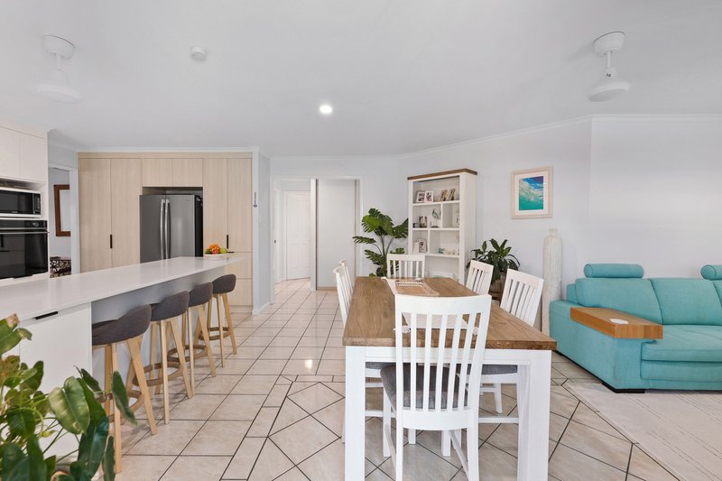 Photo - 13 Leister Court, Bucasia QLD 4750 - Image 5