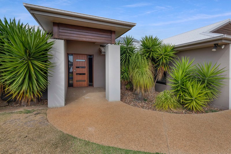 Photo - 13 Leon Place, Coral Cove QLD 4670 - Image 3