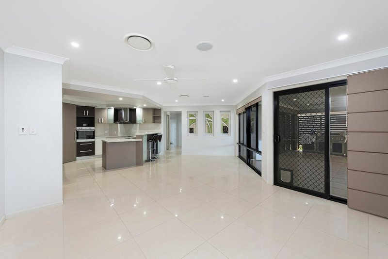 Photo - 13 Leon Place, Coral Cove QLD 4670 - Image 5