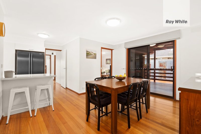 Photo - 13 Lewis Close, Mill Park VIC 3082 - Image 5