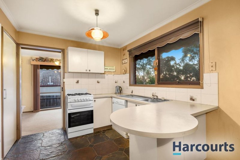 Photo - 13 Linsley Way, Wantirna VIC 3152 - Image 2