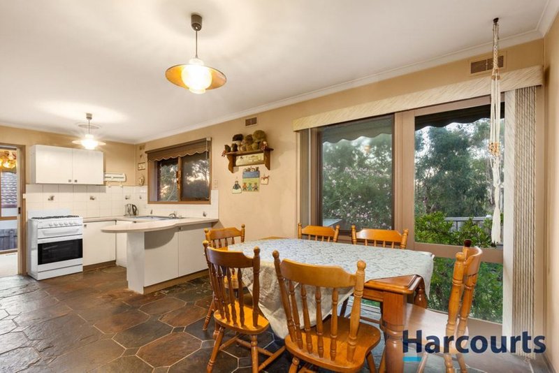 Photo - 13 Linsley Way, Wantirna VIC 3152 - Image 3