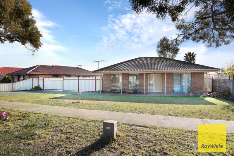 Photo - 13 Longfellow Drive, Delahey VIC 3037 - Image 3