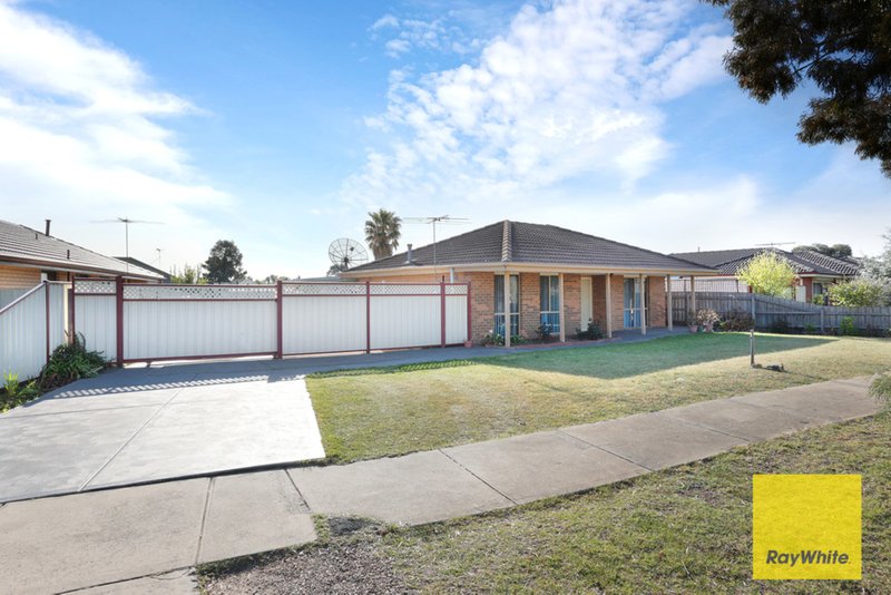 Photo - 13 Longfellow Drive, Delahey VIC 3037 - Image 4