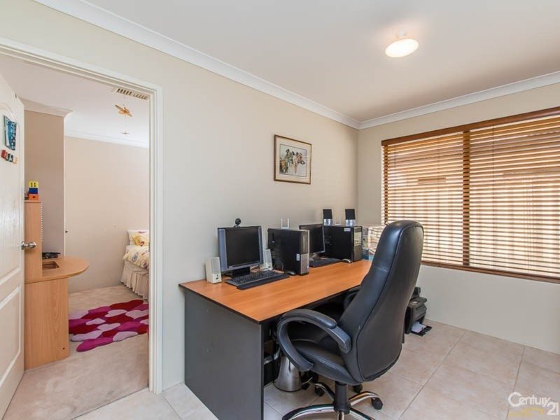 Photo - 13 Longshaw Circuit, Canning Vale WA 6155 - Image 12