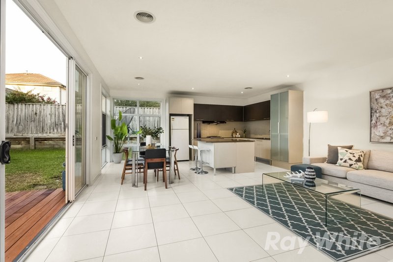 Photo - 13 Lords Avenue, Mulgrave VIC 3170 - Image 2