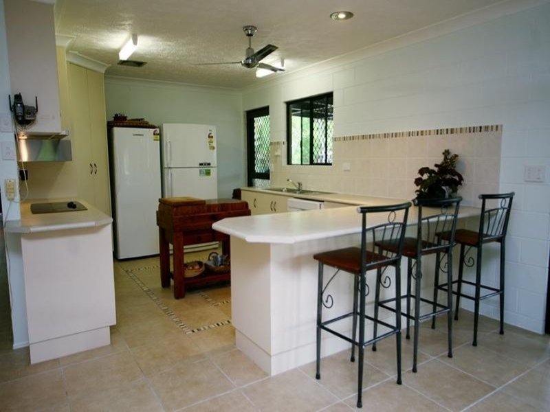 Photo - 13 Lotus Ct , Bushland Beach QLD 4818 - Image 6