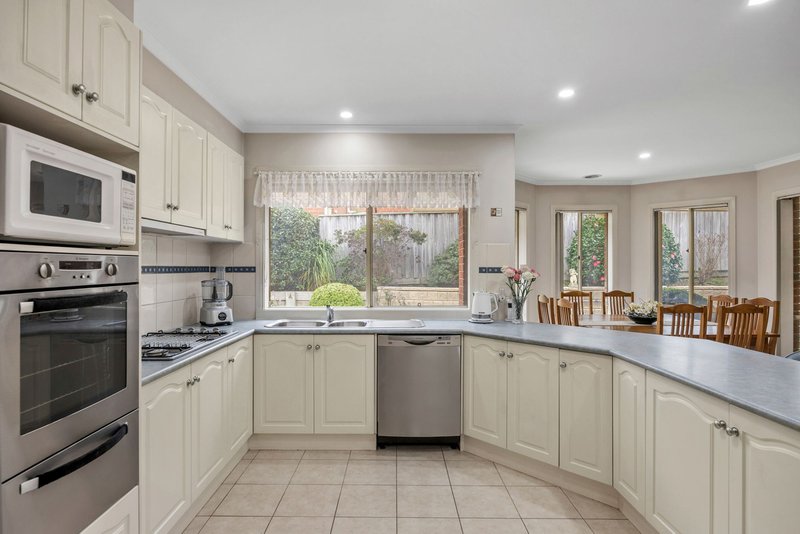 Photo - 13 Lynch Court, Berwick VIC 3806 - Image 4