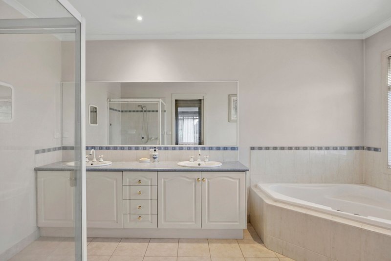 Photo - 13 Lynch Court, Berwick VIC 3806 - Image 9