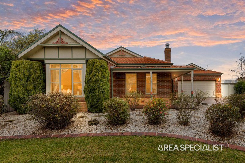 Photo - 13 Macalister Place, Pakenham VIC 3810 - Image 2