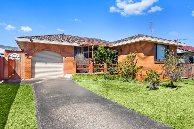 Photo - 13 Madden Street, Oak Flats NSW 2529 - Image 1