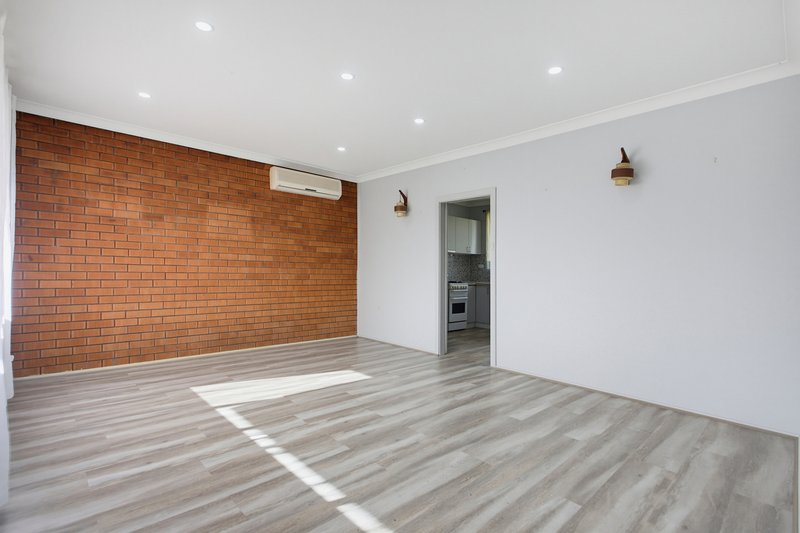 Photo - 13 Madden Street, Oak Flats NSW 2529 - Image 2