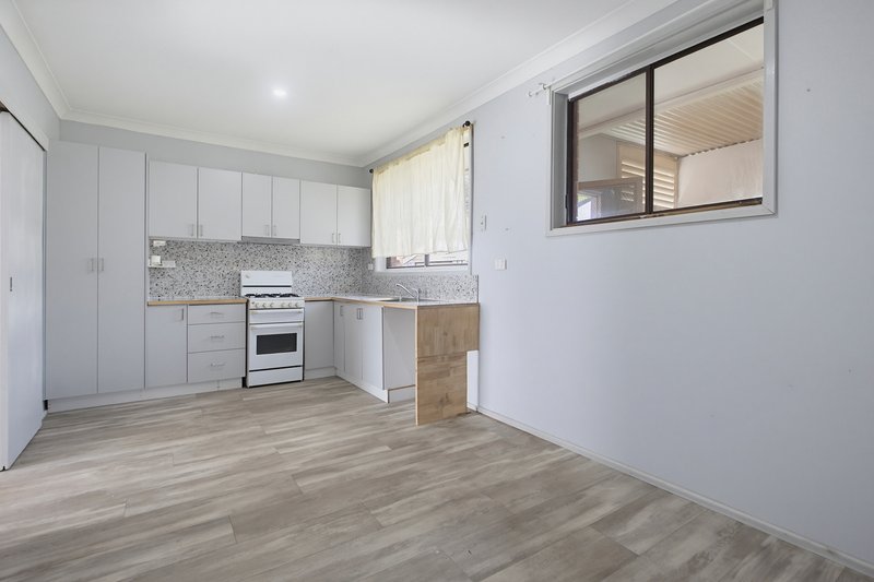 Photo - 13 Madden Street, Oak Flats NSW 2529 - Image 3