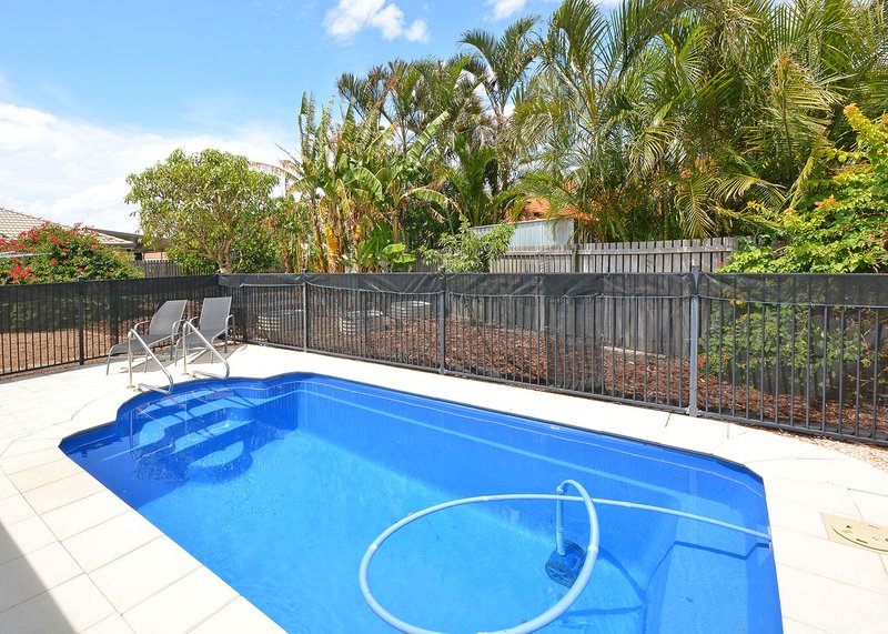 Photo - 13 Mainsail Court, Point Vernon QLD 4655 - Image 2