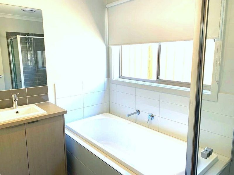 Photo - 13 Major Way, Tarneit VIC 3029 - Image 7