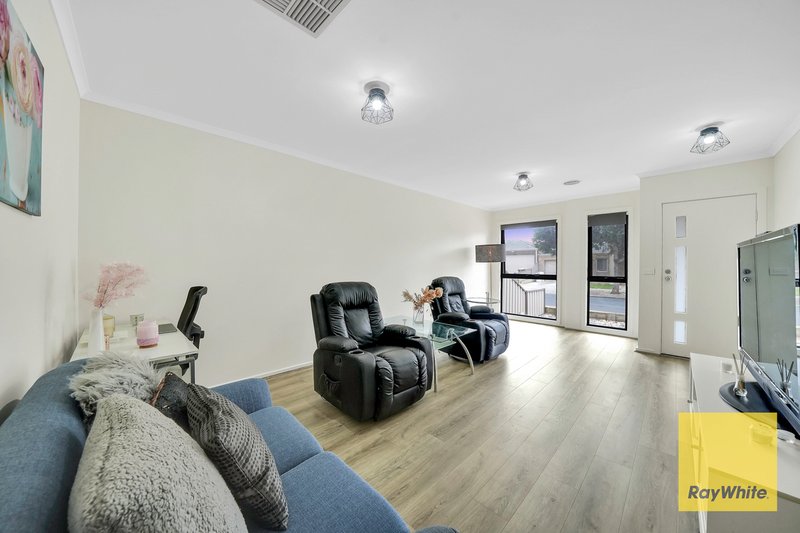 Photo - 1/3 Manny Paul Circuit, Burnside Heights VIC 3023 - Image 6